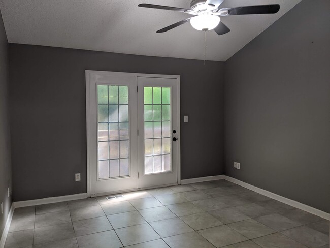 Photo - 408 Patriot Pl