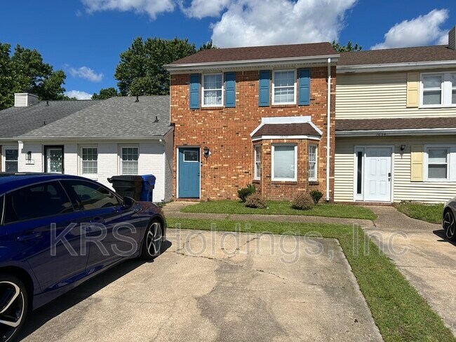 Photo - 1652 Fairfax Dr House