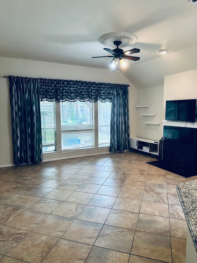 Photo - 2805 Glen Hollow Dr