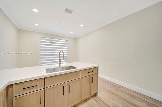 Photo - 17620 NW 73rd Ave Unidad 205-17