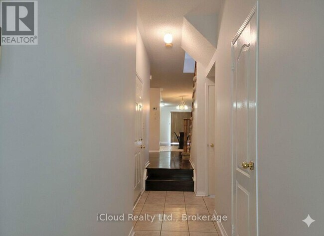 Photo - 3111 Wrigglesworth Crescent