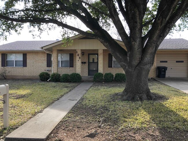 Building Photo - 109 Broadmoor Dr Rental