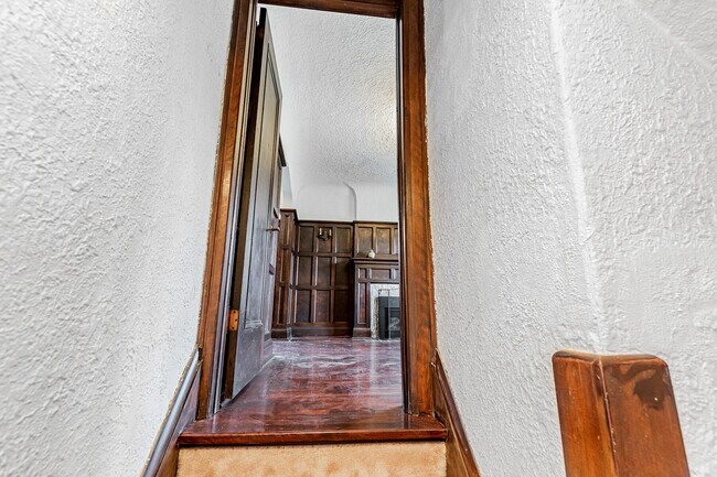 Photo - 2 Larkin Ave