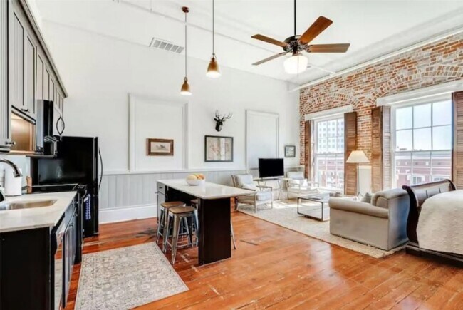 Photo - 2010 The Strand Unit 302