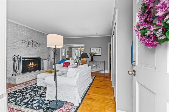 46 Chastellux Ave Unit M8
