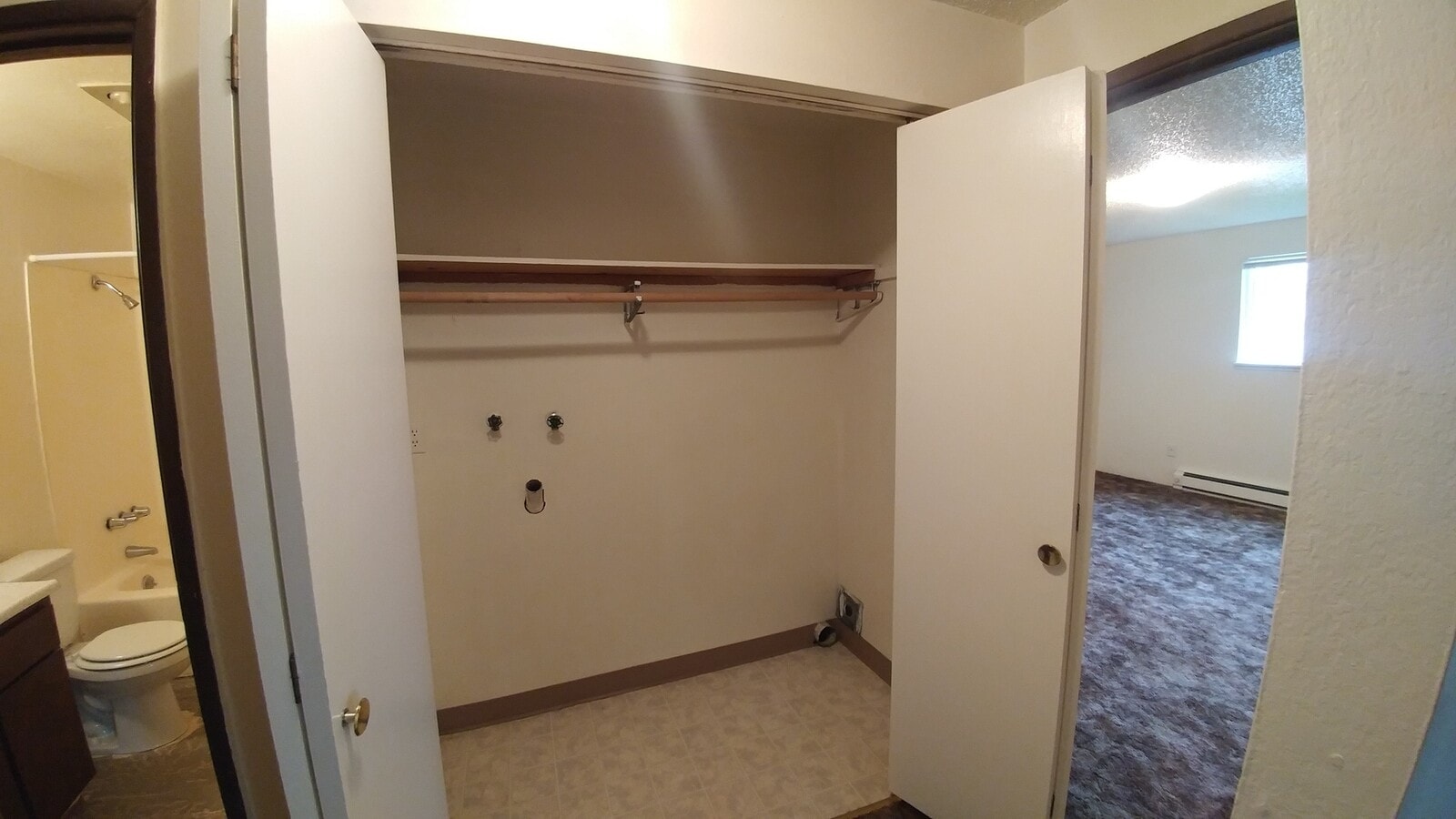 Photo - 1 Bedroom, 1 Bathroom Downstairs Apartment - South Suburbs