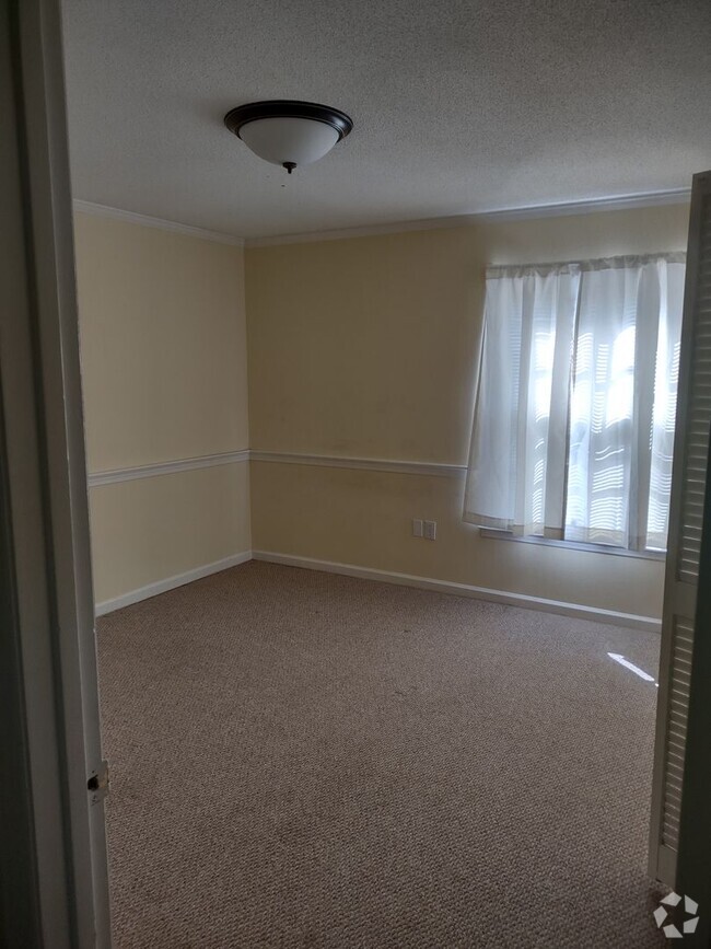 Building Photo - Lovely Two Bedroom/Two Bath Condo - THREE ...