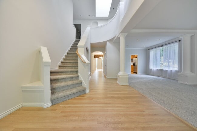 Photo - Nice 5 Bed / 2.5 bath house for rent in Kenmore.