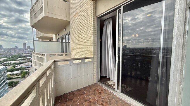 Photo - 2016 Main St Unit 1914