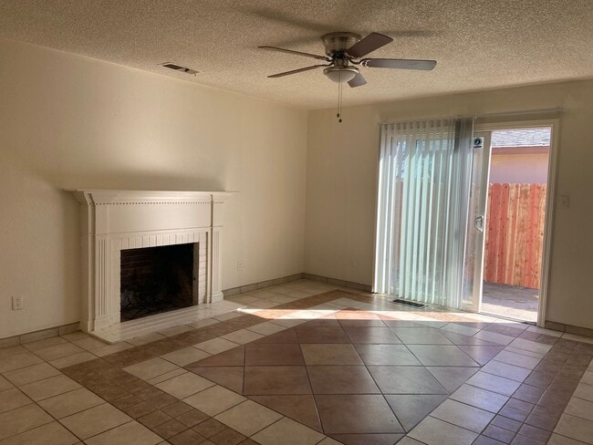 Photo - 211 W Camron Ave