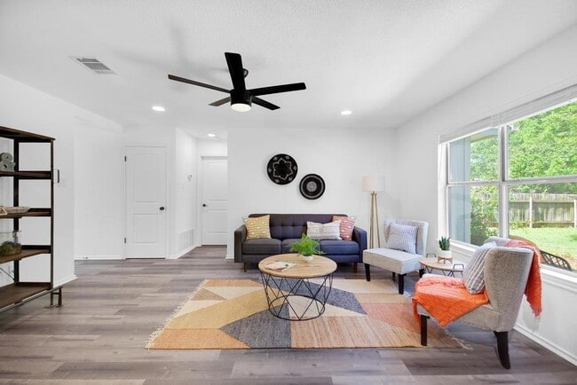 Photo - 2203 Lexfield Ln