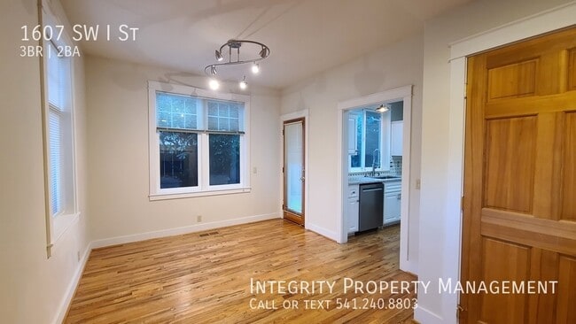Photo - 1607 SW I St