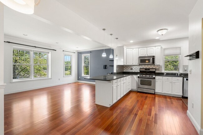 Photo - 157 Clay St