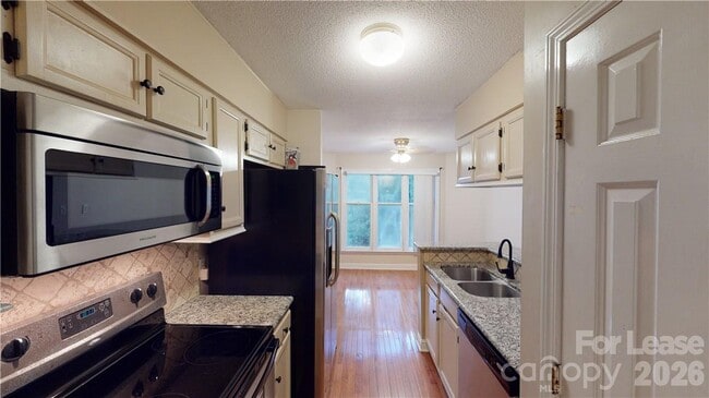 Photo - 427 W 8th St Unidad 108