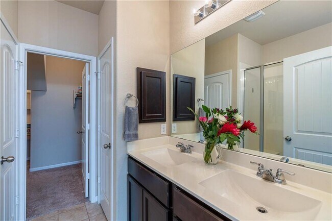 Photo - 2880 Donnell Dr Unit 3701
