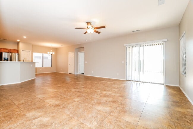 Photo - 505 W Del Rio Ln