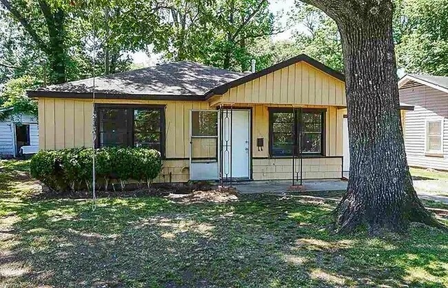 Building Photo - 4425 Harding Dr