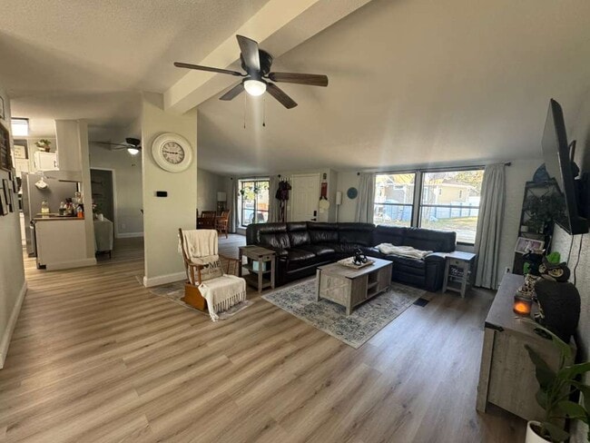 Photo - 113 Briggs St