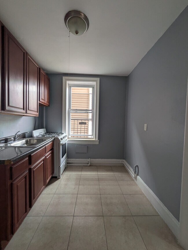Photo - 667 Avenue A