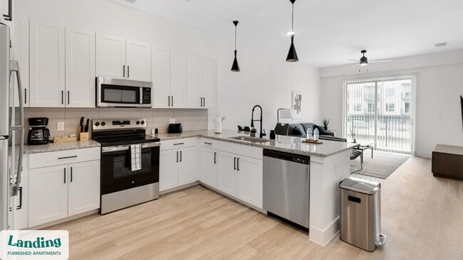 Building Photo - 650 E Sycamore St Rental