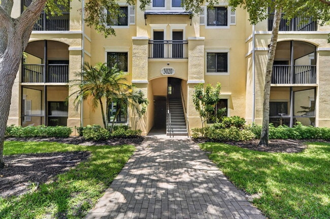 Building Photo - 3020 Alcazar Pl Unit 308