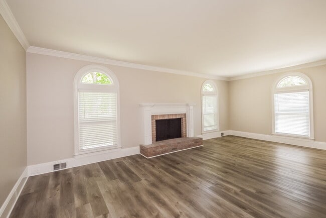 Photo - 2481 Old Salem Cir SE