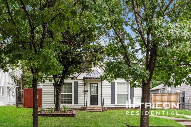 Building Photo - 3920 Calmont Ave Rental