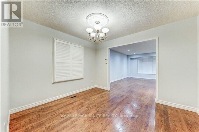 Photo - 23 Longbow Square