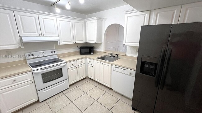 Photo - 711 N Pine Island Rd Unit 211