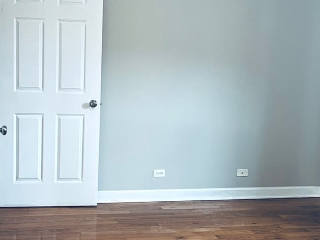 Photo - 214 W 31st St