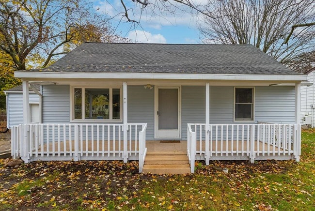 Building Photo - Secluded & Charming 3BR/1BA in Lansing — Section 8 Approved