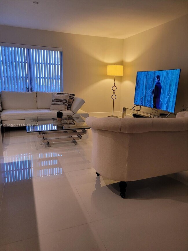 Building Photo - 8101 SW 24th Ct Unit 108