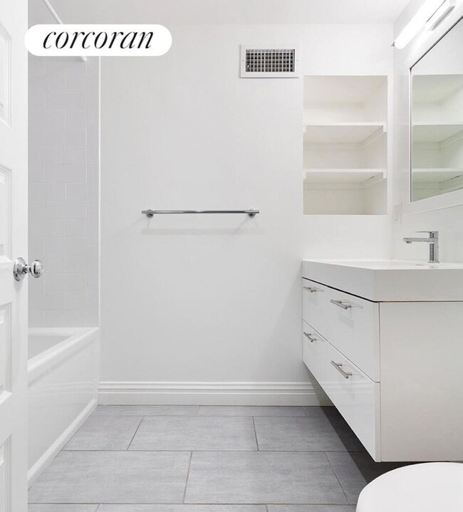 Photo - 135 Cambridge Pl