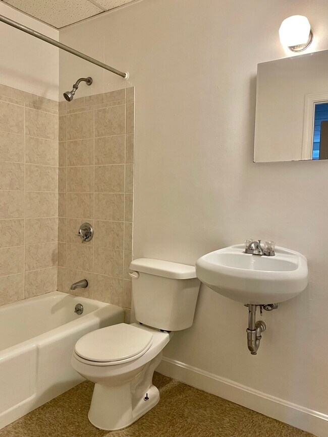 Photo - 264 Newbury St