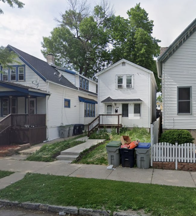 Building Photo - 1326 W Scott St