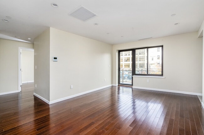 Building Photo - 31-19 37th Ave Unit 3B