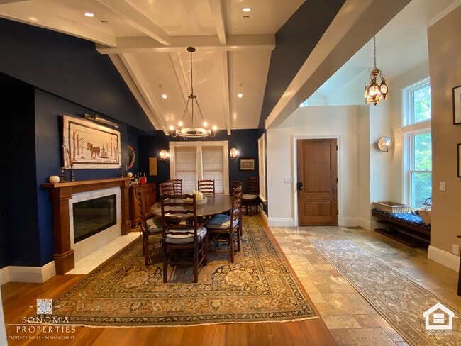 Photo - 800 5th St E