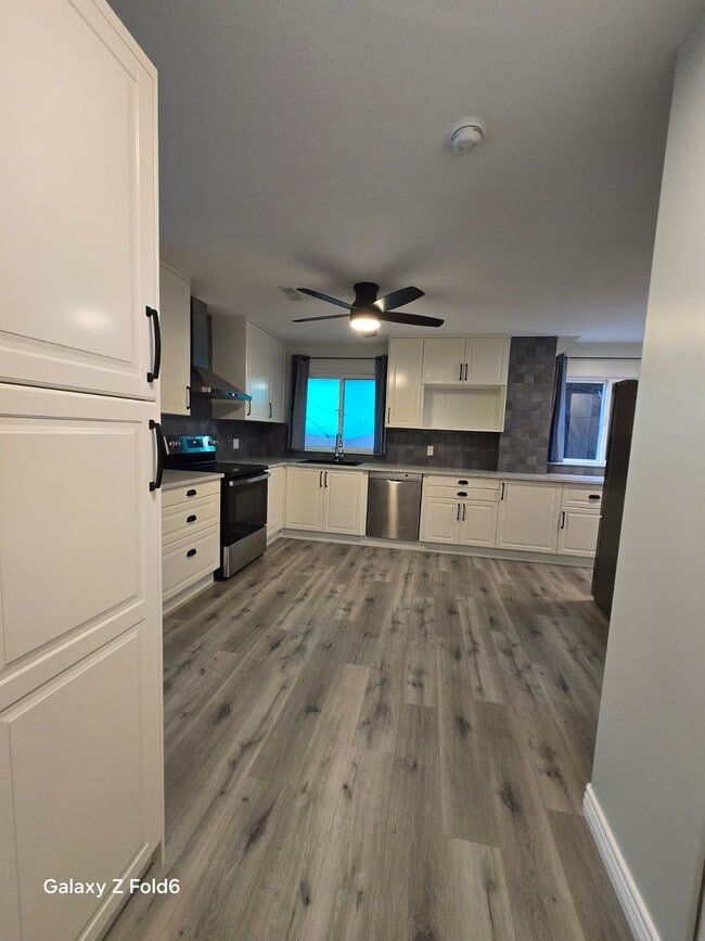 Photo - 12582-12224 224 St