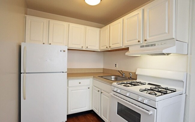Kitchen-Classic - Canterbury Apartments