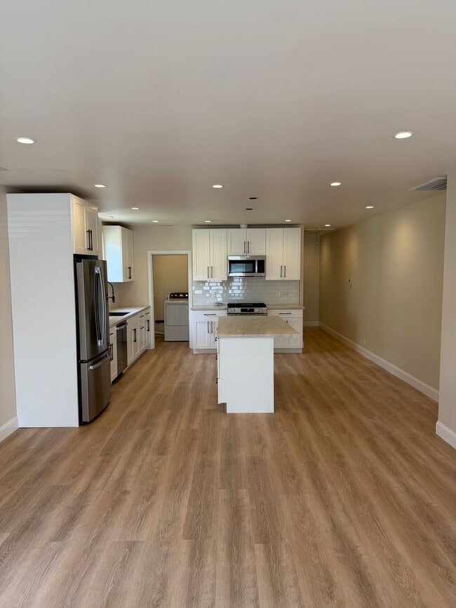 Photo - 506-510 N Claremont Unit 508