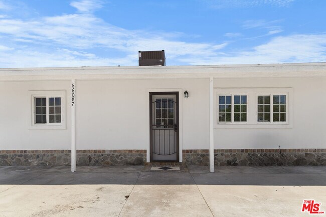 66087 Desert View Ave