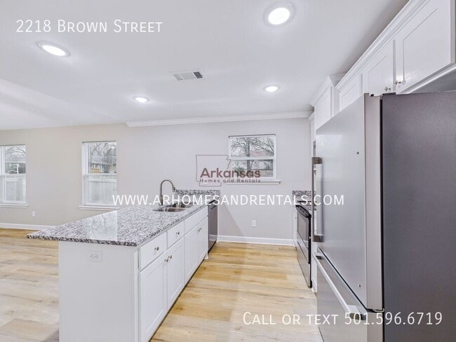 Photo - 2218 Brown St