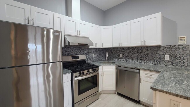 Photo - 100 Griffith St Unit 3R