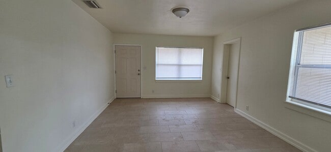 Photo - 640 W Juniata St