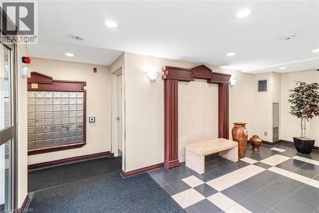 Photo - 495 Hwy 8 Unité 404