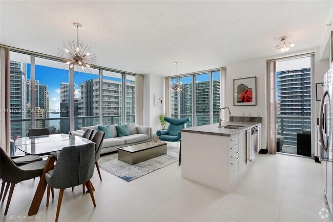 Building Photo - 79 SW 12th St Unit 2306-S Rental