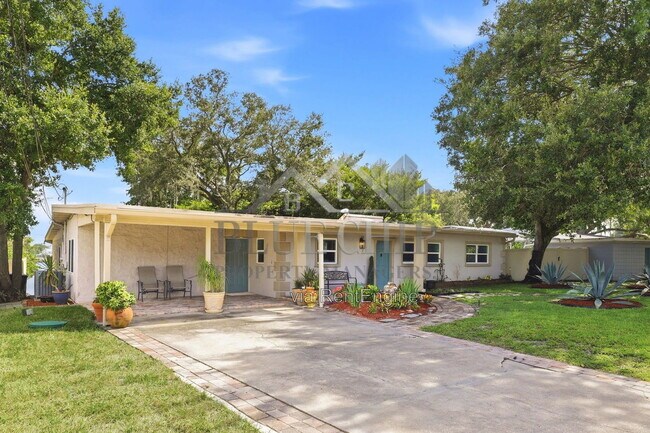 6714 Nina Rosa Dr