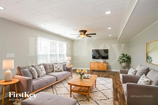1049 Arabian Way