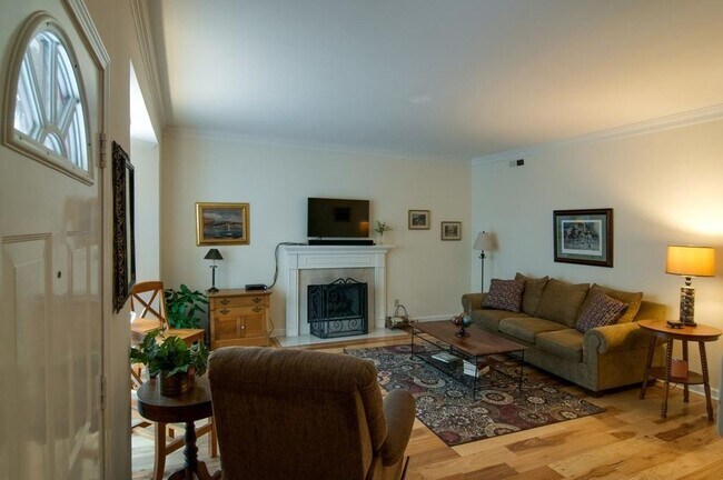 3105 Dudley Ave