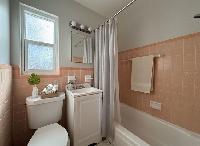 Photo - 900 40th St S